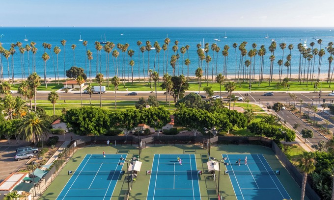 East Beach Complejo | Hilton Santa Barbara Beachfront Resort