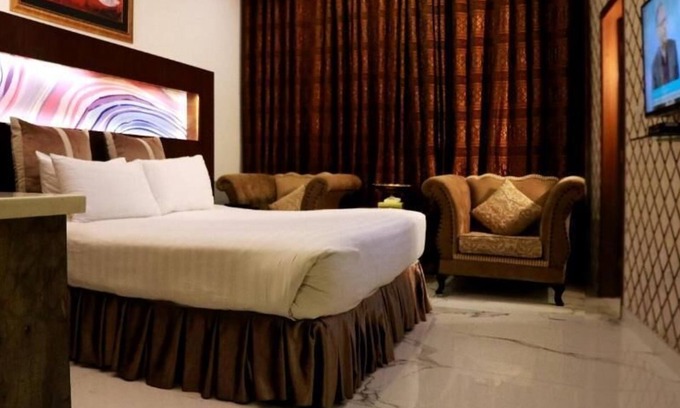 Gulberg Hotel | Hilton Suites