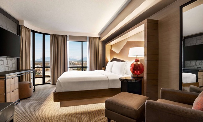 Richmond City Centre Hotel | Hilton Vancouver Airport