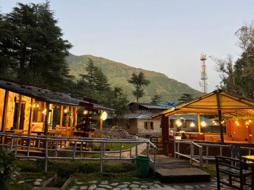 Dharamshala Cama Y Desayuno | Himtrek Stays,Mcleodganj