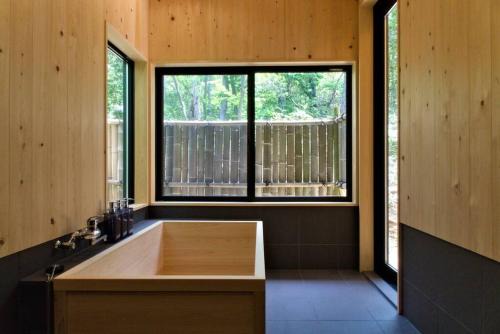 Shikanosato Onsen Chalet De Esquí | Hinoki no ie - Cottage with natural hot spring in a cypress bathtub