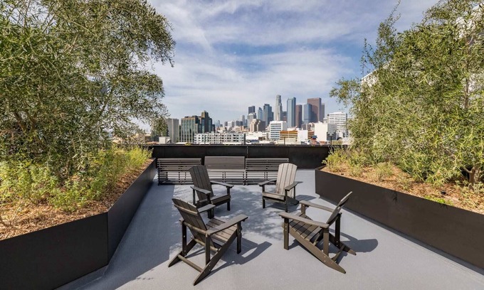 Little Tokyo Casa | Hip 1BR Loft in LA's Little Tokyo District