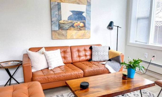 San Anselmo Apartamento | Hip and chic one bedroom apartment.