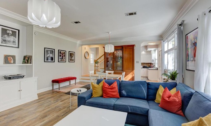 Midtown Casa | Hip and Spacious Midtown Cottage near Beale Street