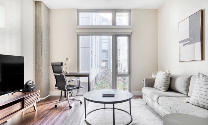 Mission Bay Apartamento | Hip Mission Bay 1BR w/ Gym & W/D, walk to Caltrain & Muni, by Blueground