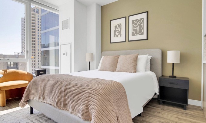 South Loop Apartamento | Hip South Loop Studio w/ Lounge, Pool & Gym near Grant Park, by Blueground