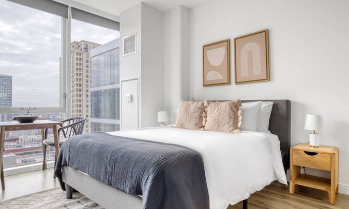 South Loop Apartamento | Hip South Loop Studio w/ Lounge, Pool & Gym nr Grant Park, by Blueground