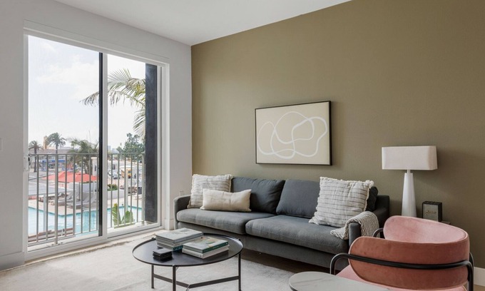 University Heights Apartamento | Hip University Heights 2BR w/ Courtyard, nr Restaurants, by Blueground