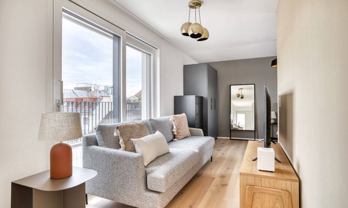 Sihlfeld Apartamento | Hip Wiedikon 2.0 Room w/ Storage & W/D, 3 min to Market, by Blueground