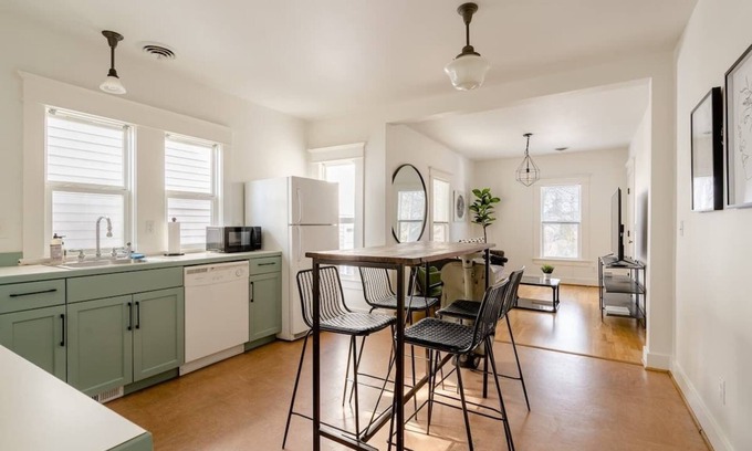 Mississippi District Apartamento | Hipster Vibe Apartment - Food Carts & Live Music