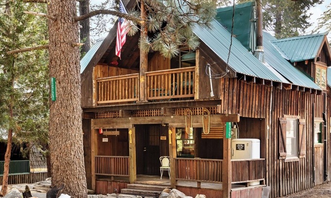 Wilsonia Cabina | Historic Cabin inside Kings Canyon National Park