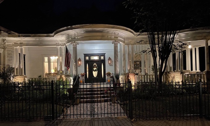 Columbus Casa | Historic 1800’s estate with 4 bedrooms and WiFi, AC in delightful Columbus