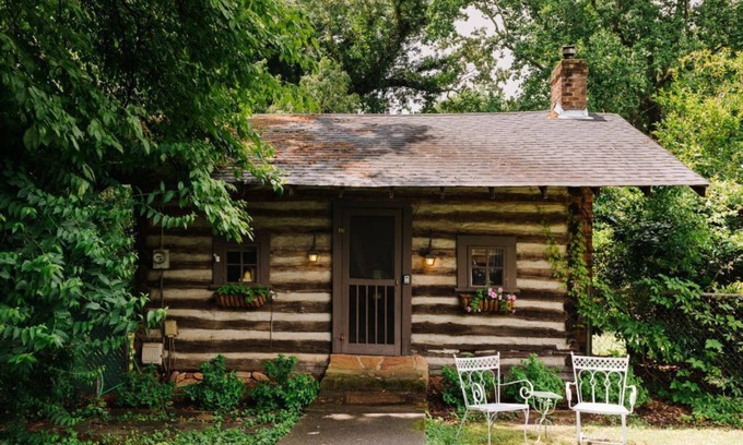 Sans Souci Cabina | Historic 19th Century Cabin in Greenville