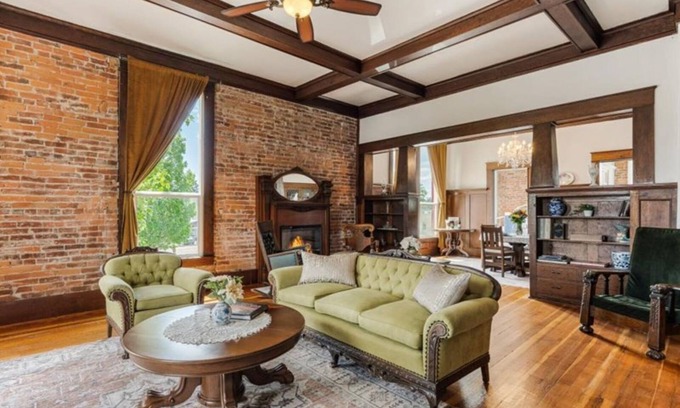 Newberg Condominio | Historic 2BR Loft in the Heart of Newberg – The 1888