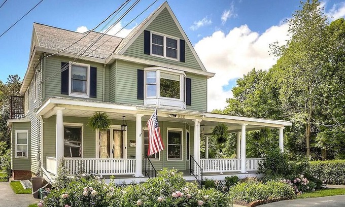 Monroe Casa | Historic 3-Bedroom 2-Full Baths Victorian Home Fully Furnished in Prime Location