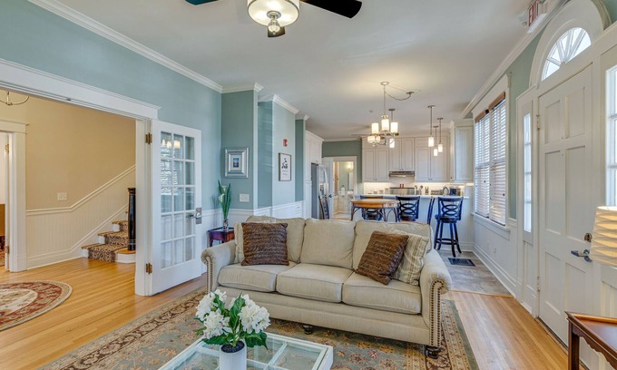 Music Row Casa | Historic 4-Bedroom Manor | Walk to Music Row & Vanderbilt | Family Retreat