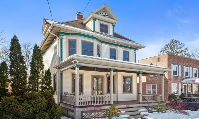 Niskayuna Casa | Historic 4 Bedroom Home in Upper Union