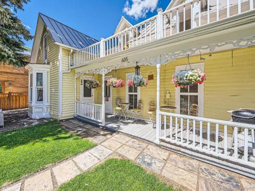 Historic District Casa | Historic 4 bedroom Victorian Home in Downtown Georgetown