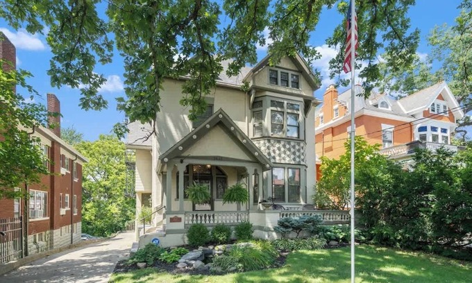 Corryville Casa | Historic 4BR Gem | Walk to UC | Free Parking
