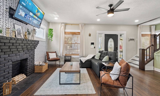 Riverside Casa | Historic 4BR Home centrally located in Riverside