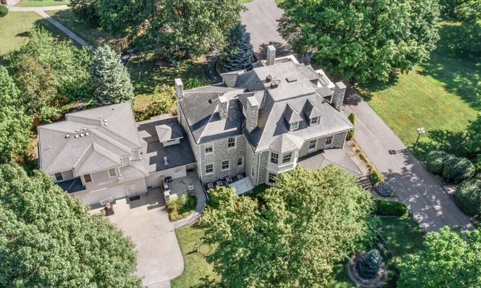 Independence Casa | Historic 9 BR/10 bath with putting green/ splash pad