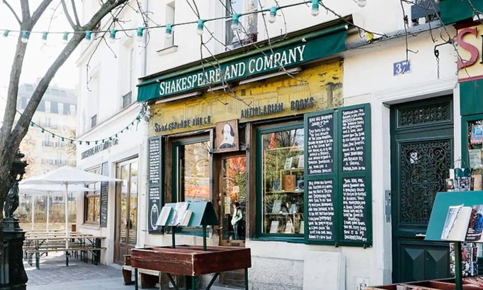 Odeon Apartamento | Historic Allure: Embrace Old French Charm by Notre Dame, Boulevard Saint-Germain