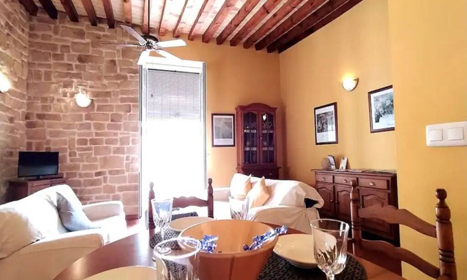 Alicante City Centre Apartamento | Apartamento histórico con vistas a la basílica de Santa María y a 2 min. del mar