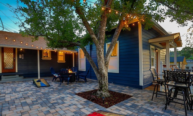 Prescott Cabaña | Historic Aubrey House Duplex 2 Blocks to Downtown