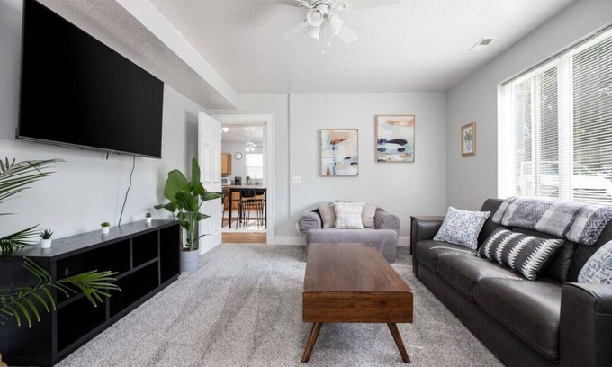 Lower Avenues Apartamento | Historic Avenues Two Bedroom Suite!