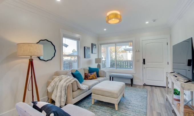 Logan Heights Casa | Historic Barrio Logan Bungalow