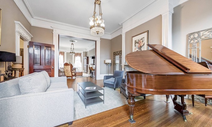 Beacon Hill Casa | Historic Beacon Hill Townhouse. Pet Friendly!