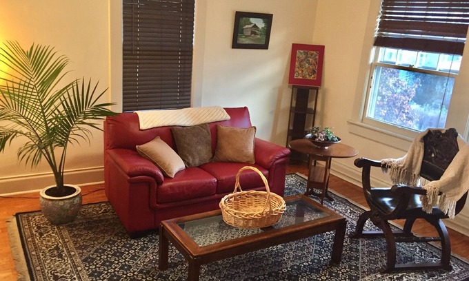 Martha Jefferson Casa | Historic Beauty and Walkable to Everywhere