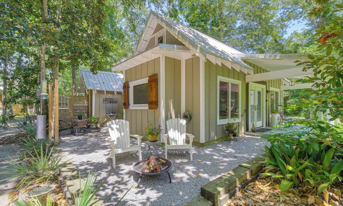 Ocean Springs Cabaña | Historic Biloxi Bay Cottage w/ Beautiful View
