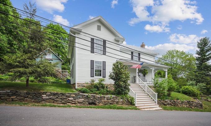 Bluemont Casa | Historic Bluemont Village Home