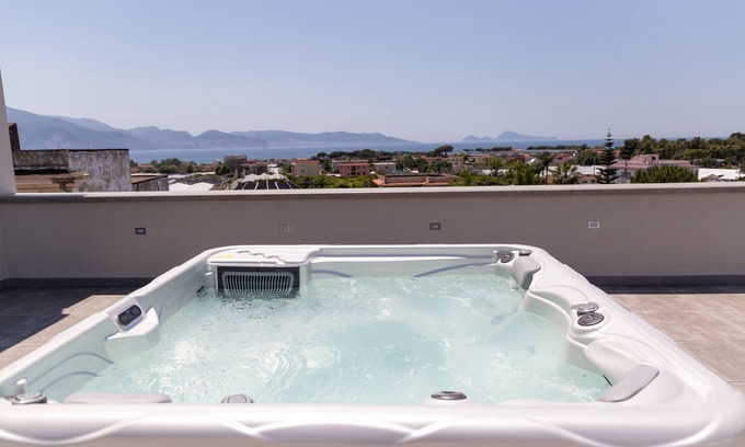 Torre del Greco Casa | Historic building with private spa