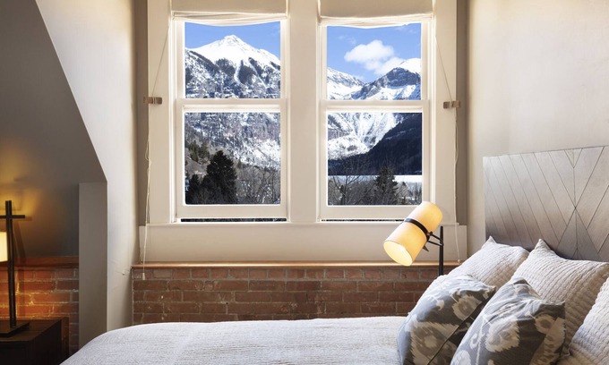 Telluride Apartamento | Historic Building Loft w/ Majestic Top Floor Views