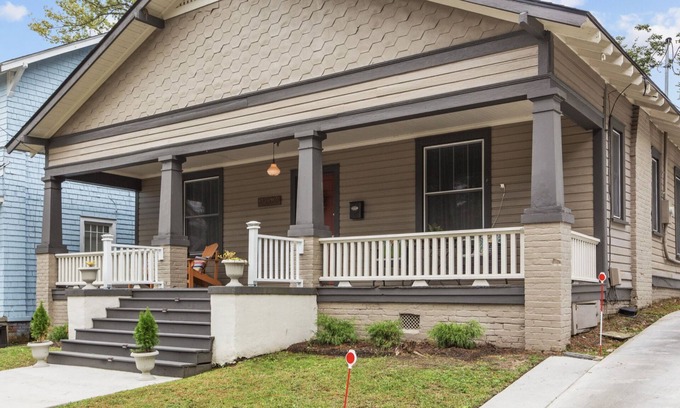 Greenville Casa | Historic Bungalow 2 Blocks from Uptown Action & 6 Blocks from ECU!