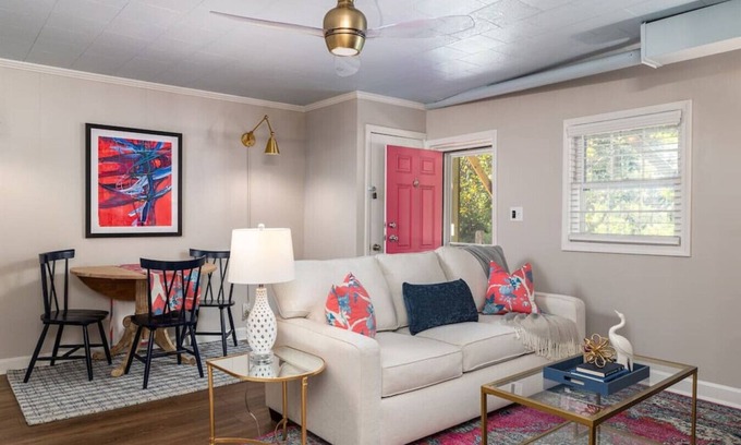 Burlington Apartamento | Historic Burlington Gem: Cozy Retreat with Outdoor Oasis