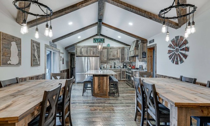 Luck Cabina | Historic Calderwood Lodge - Bone Lake - Luck, WI
