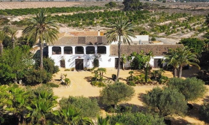 Los Arenales del Sol Casa | Histórica Masía centenaria en gran finca privada