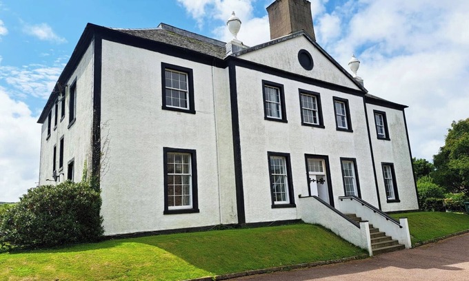 Campbeltown Casa | Historic central apartment in Castlehill Mansions