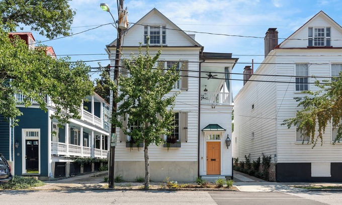 Ansonborough Casa | Historic Charleston home located in the heart of downtown Charleston