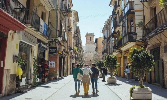 El Raval Apartamento | Historic Charm Meets Modern Comfort