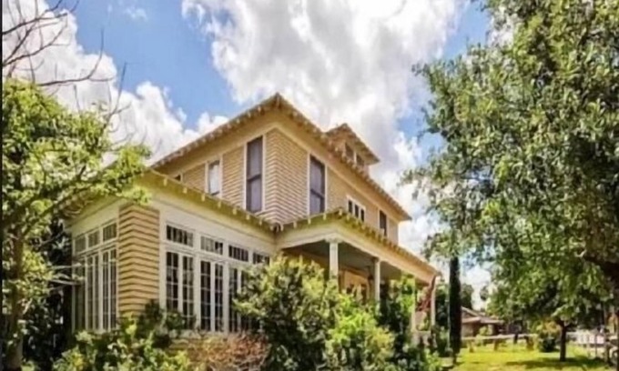 Brownsville Casa | Historic Charm- Modern Amenities Downtown Brownsville. Close to SPI, Space X