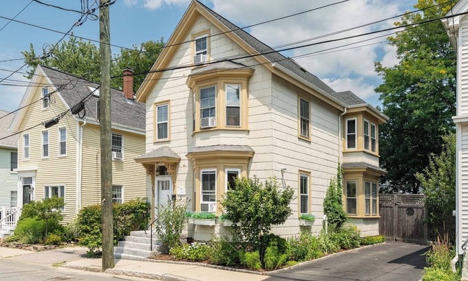 Portsmouth Casa | Historic Charm, Modern Comfort