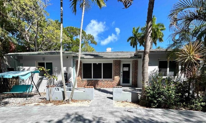 Hendricks and Venice Isles Casa | Historic Charm?5 min beach/Las Olas 15 airport