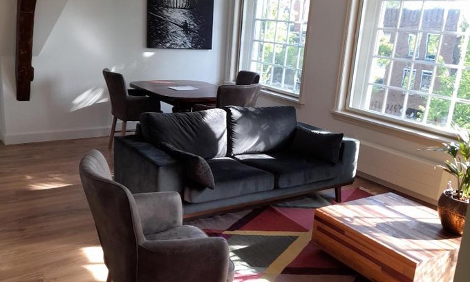 Gouda Apartamento | historic city apartment with private parking