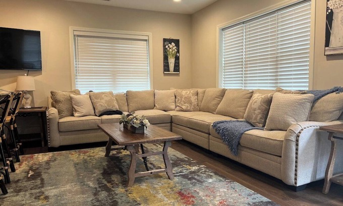 Cleveland Cabaña | Historic Cleveland Heights Carriage House!