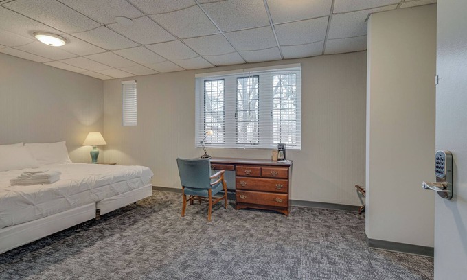 Music Row Hotel | Historic Converted Dorm Room in Great DT location!
