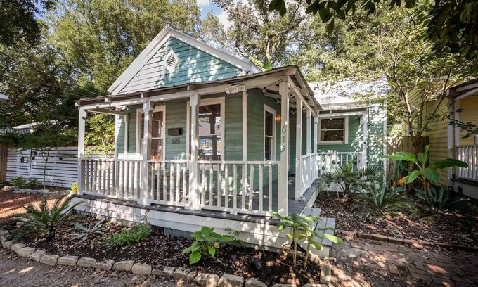 Wilmington Cabaña | Historic Cottage in Charming Downtown Neighborhood
